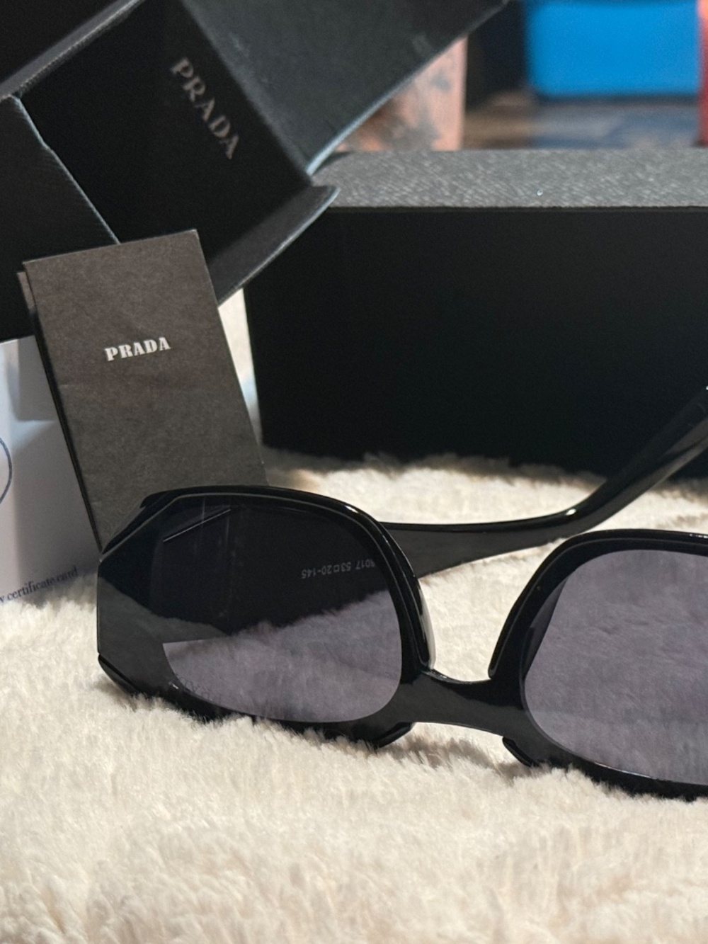Prada - Picture 6 of 11